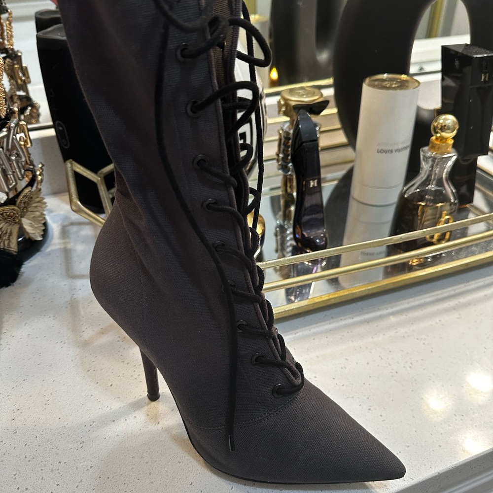 Season 8 Graphite Boots